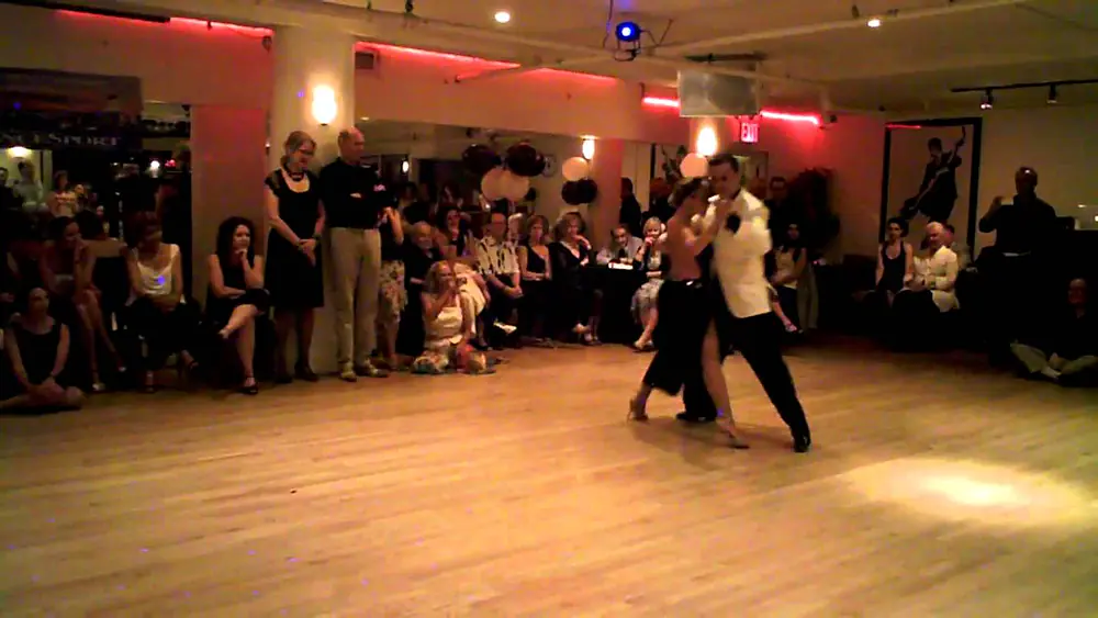 Video thumbnail for Argentine Tango: Laila Rezk & Leandro Oliver @ Black & White Ball (2)