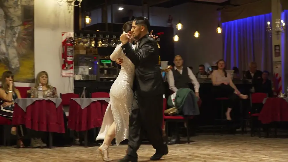 Video thumbnail for Elise Barbot & Roque Bravo dance Juan D'Arienzo   Santa Milonguita