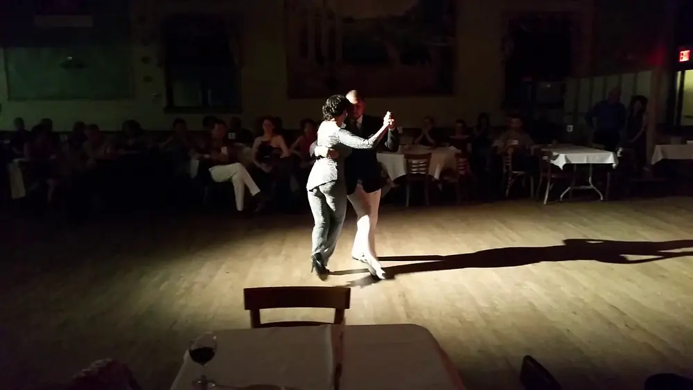 Video thumbnail for Argentine tango: Carla Marano & Octavio Fernandez - El Porteñito