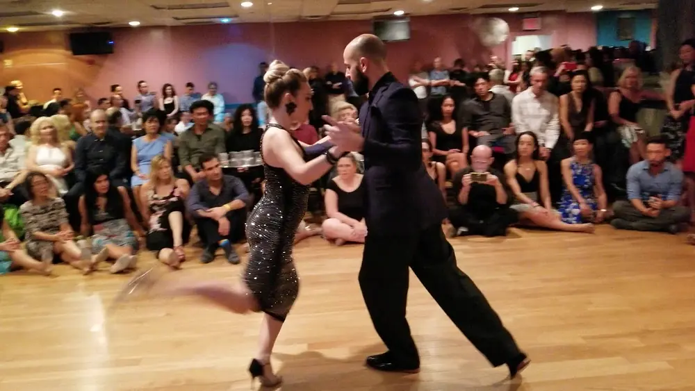 Video thumbnail for Argentine tango: Lorena Gonzalez Cattaneo & Gaston Camejo - El Huracán