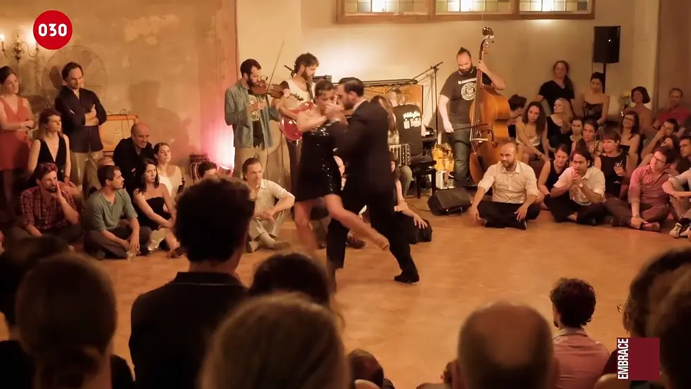 Video thumbnail for Stephanie Fesneau and Fausto Carpino –  El Cachivache Tango live in Berlin