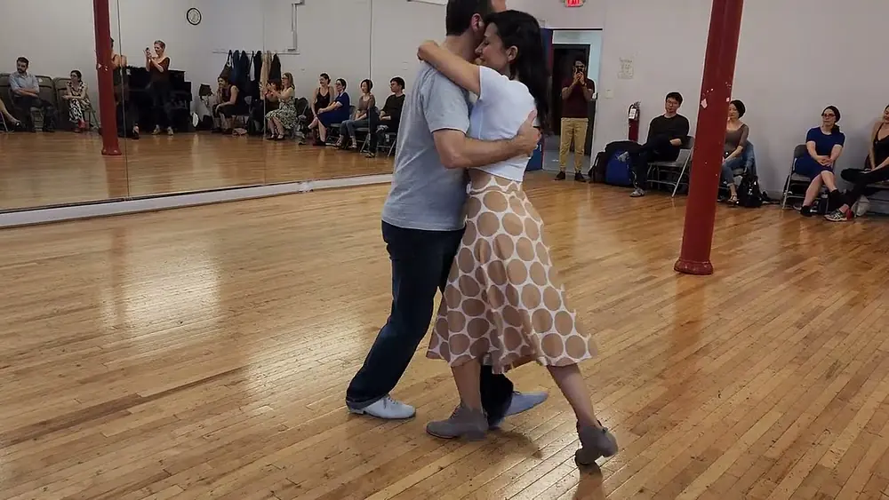 Video thumbnail for Argentine tango workshop demo: Sofia Saborido & Pablo Inza - Solamente Ella
