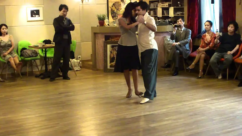 Video thumbnail for Roxana Suarez & Sebastian Achaval ~~~ Tango salon. Workshop.