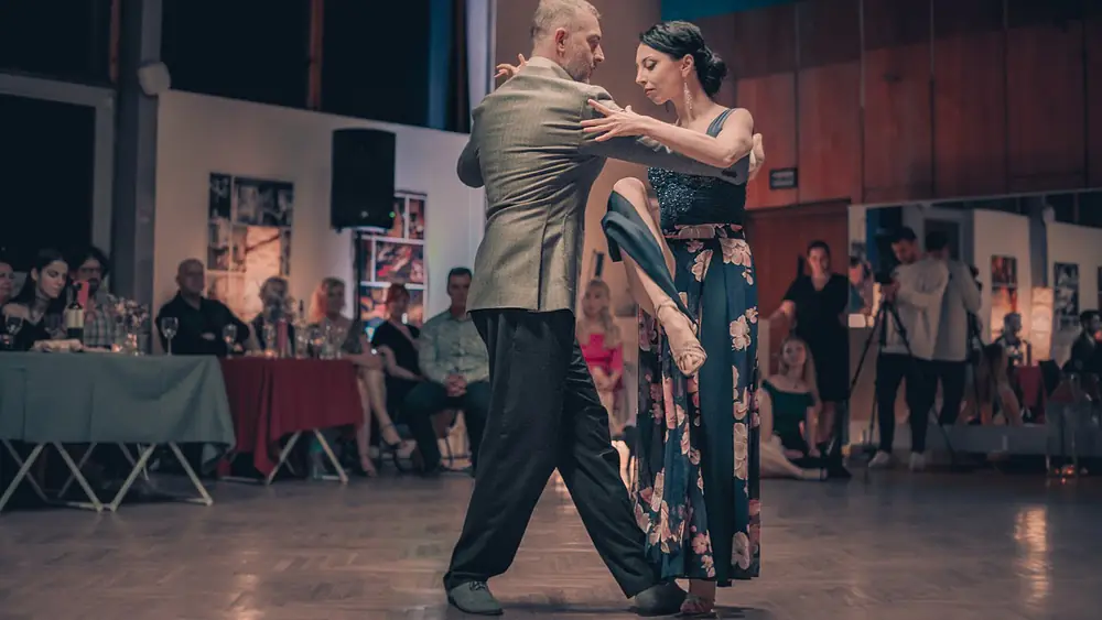 Video thumbnail for Joanna Jabłońska & Piotr Bochiński - "Por la Vuelta" Juan D'Arienzo | May Tango Festival 2023