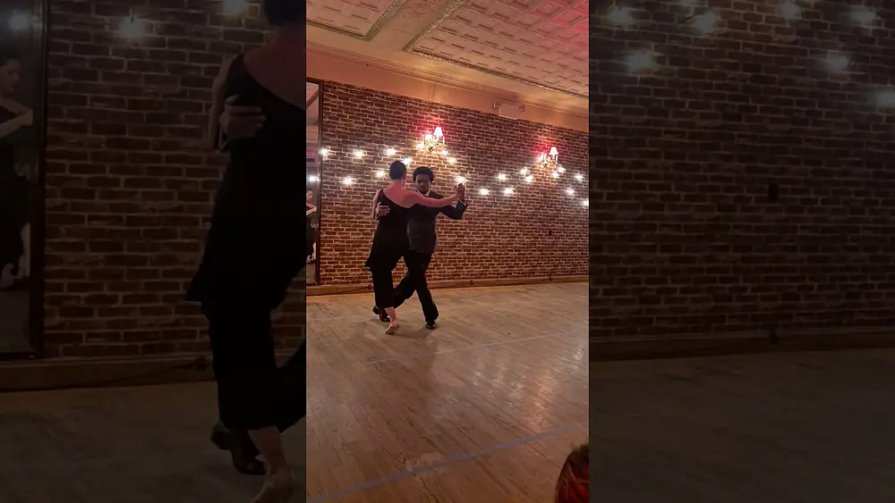 Video thumbnail for Silvina Tse y Julio Alvarez valseando