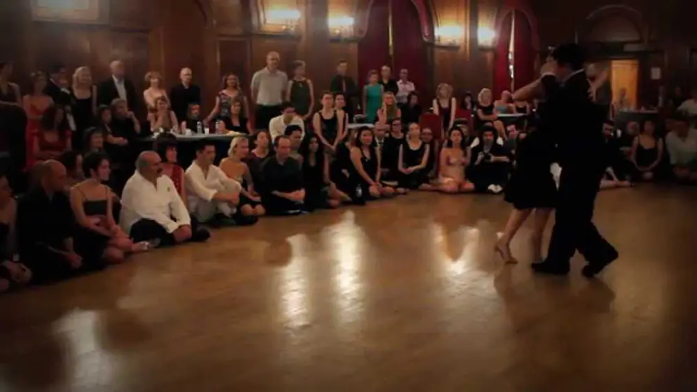 Video thumbnail for Noelia Hurtado y Carlitos Espinoza, Tango, Rie payaso, 13 Oct 2013