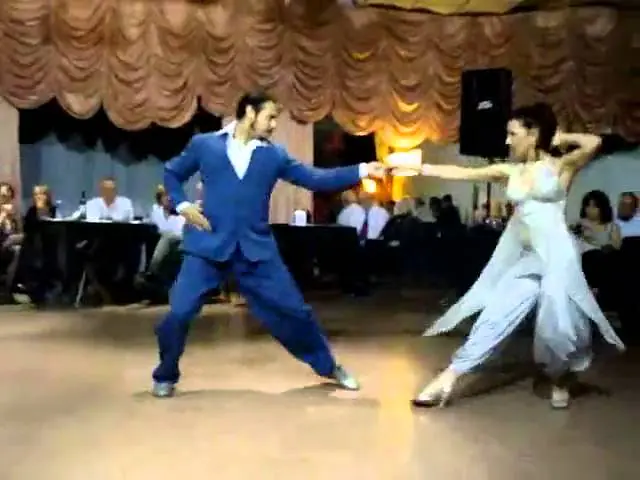 Video thumbnail for Juan Carlos Martinez y Nora Witanowski bailan en El Abrazo 3/4