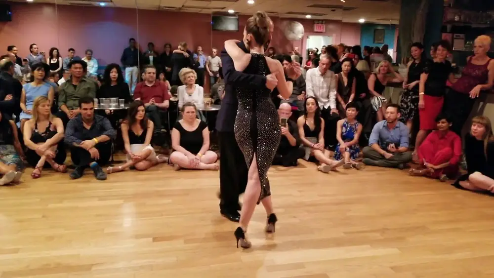 Video thumbnail for Argentine tango: Lorena Gonzalez Cattaneo & Gaston Camejo -  Enamorado