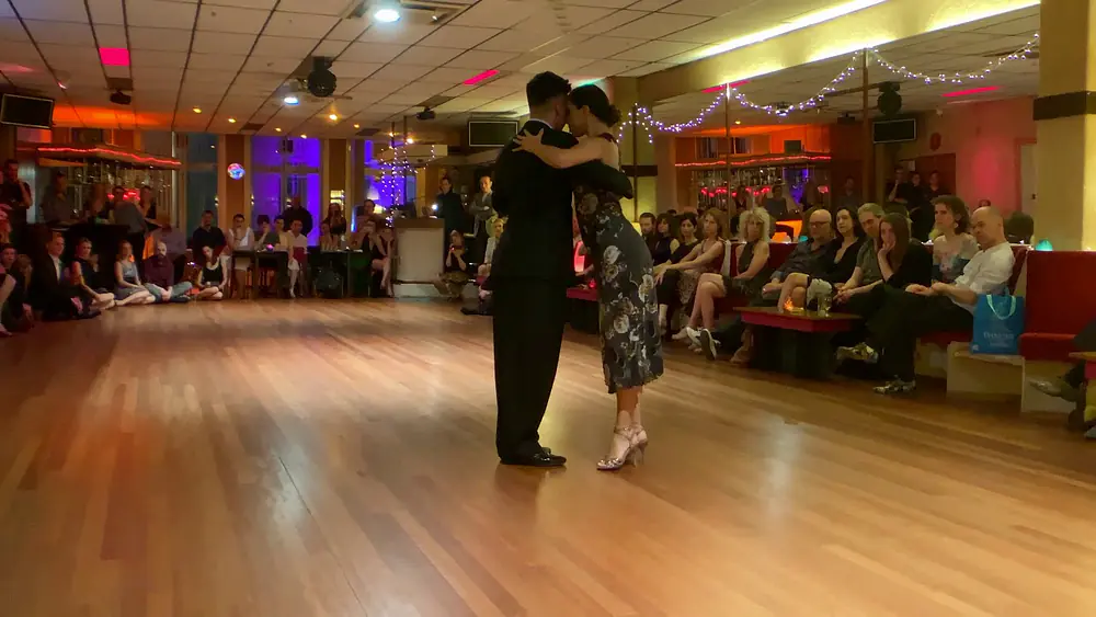 Video thumbnail for Roxana Suarez and Sebastián Achaval - Junto a tu corazón - 1/5