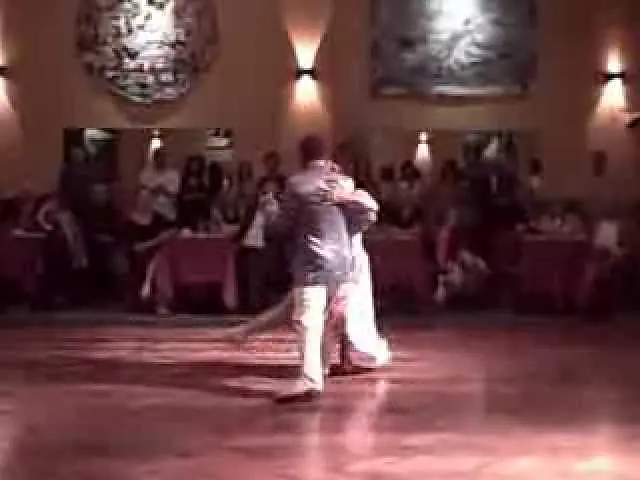 Video thumbnail for Melina Brufman y Claudio Gonzalez @ Parakultural milonga, salon Canning  - Oct 21 2013