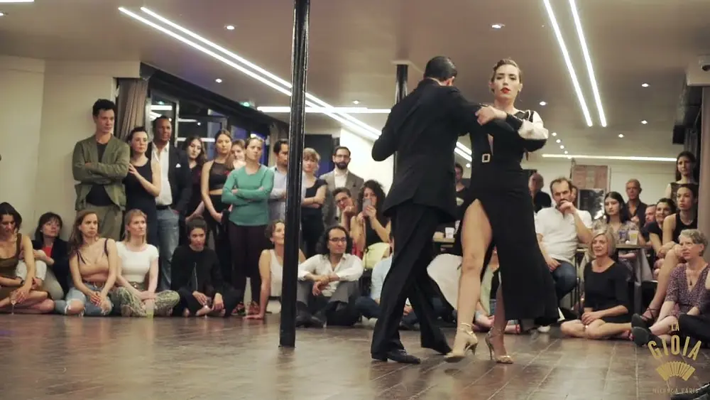 Video thumbnail for JUAN MALIZIA & MANUELA ROSSI @ Milonga LA GIOIA Paris (3/4)