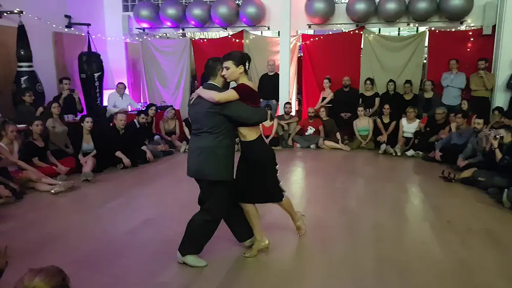 Video thumbnail for Veronica Toumanova & Pablo Freund perform in Paris - Cuanta Angustia, Carlos Di Sarli