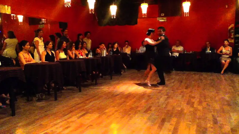 Video thumbnail for Bailaron Mariela Sametband & Guillermo Barrionuevo, en la milonga El Beso. Part.3 - 15/03/15