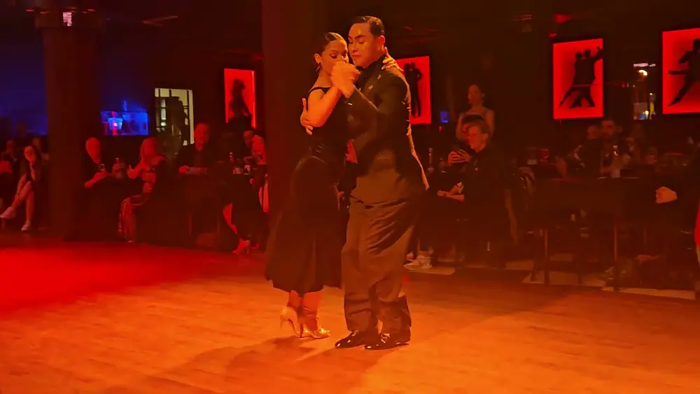 Video thumbnail for Suyay Quiroga and Jonny Carvajal at Milonga Parakultural (3 of 3)