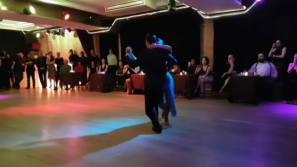 Video thumbnail for Juan David Vargas y Paulina Mejia in París