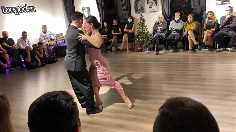 Video thumbnail for Batuhan Boy & Nida İnceoğlu - Los Mareados