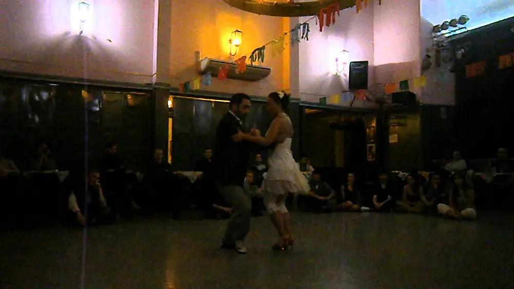 Video thumbnail for Marisol Morales y Alejandro Larenas en El Motivo Tango 1/7/13