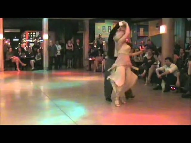 Video thumbnail for Sergio Natario y Alejandra Arrue - Rock Around the Clock