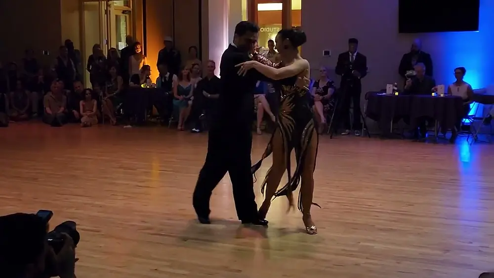 Video thumbnail for Argentine Tango Martina Waldman & Alex Moncada bailan No me extraña - El Cachivache Quinteto