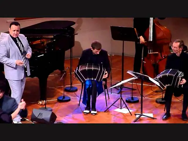 Video thumbnail for TODA MI VIDA-CAIO RODRIGUEZ & CANTANGO BERLIN 30.12.2013 Berliner Philharmonie
