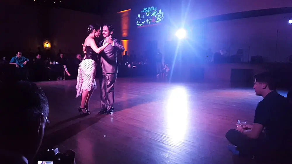 Video thumbnail for Carlos and Maureen Urrego (SCTCF 2017 champions) — "La cicatriz" — Day 3, 2/2 at SCTCF 2017