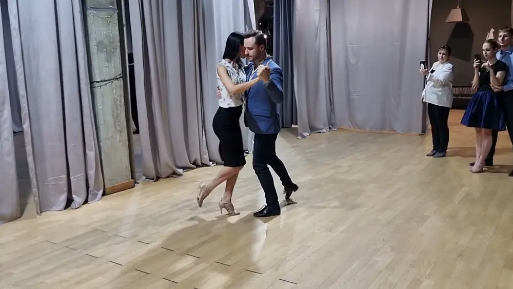 Video thumbnail for Tango: Rhythmical boleos from forward ocho | Mikhail Tchudin - Elvira Kashkarova