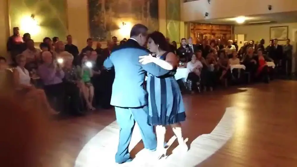 Video thumbnail for Argentine tango: Graciela Gonzalez & Jorge Torres - Oiga Mozo (lyrics)