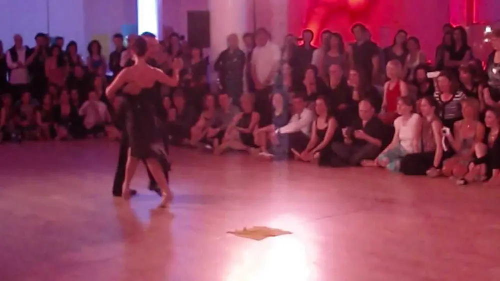 Video thumbnail for Mariano "Chicho" Frumboli et Juana Sepulveda - "Ostinato" - Zaratango 27 avril 2013