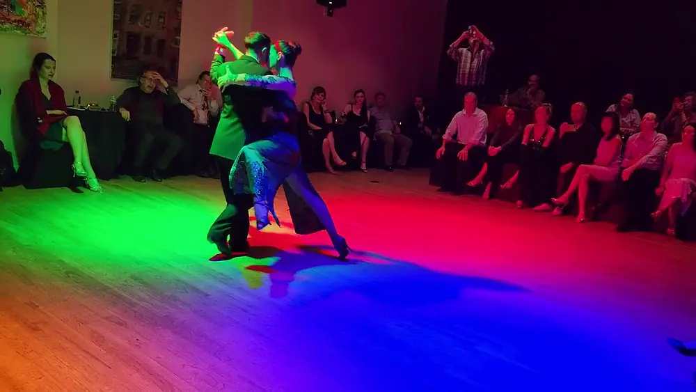 Video thumbnail for Argentine tango: Alumine Deluchi & Ariel Almiron - Fuimos