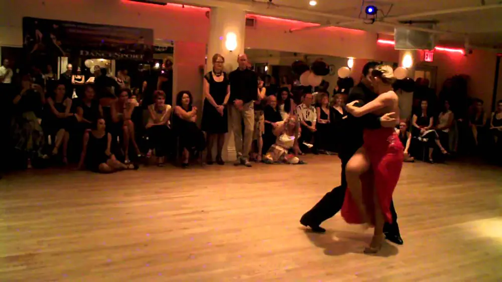 Video thumbnail for Argentine Tango: Laila Rezk & Leandro Oliver @ Black & White Ball (3)
