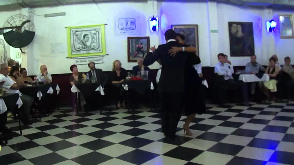 Video thumbnail for Bailan Juan Stefanides y Jimena Hoffner en Sin Rumbo, de Julio Dulpaa
