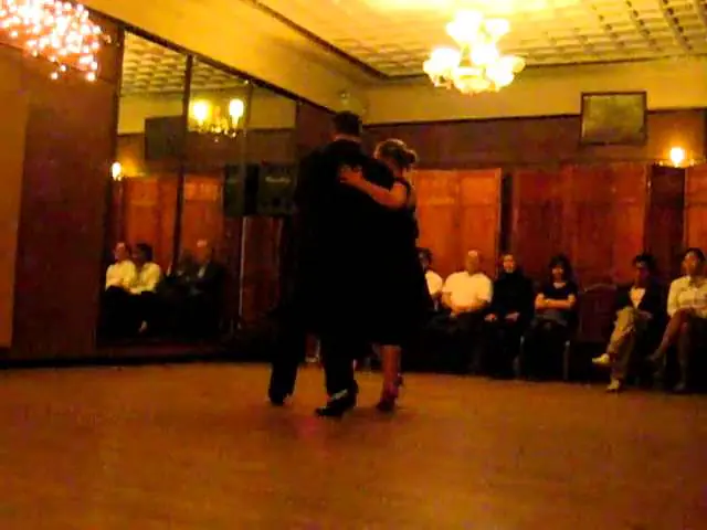 Video thumbnail for Damian Thomson & Jenifer Olson @ Dance Tango NYC 2010