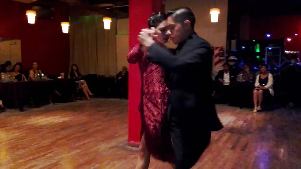 Video thumbnail for Cinthia Díaz y Bruno Mayo- Milonga EL BESO (Garras-Anibal Troilo)