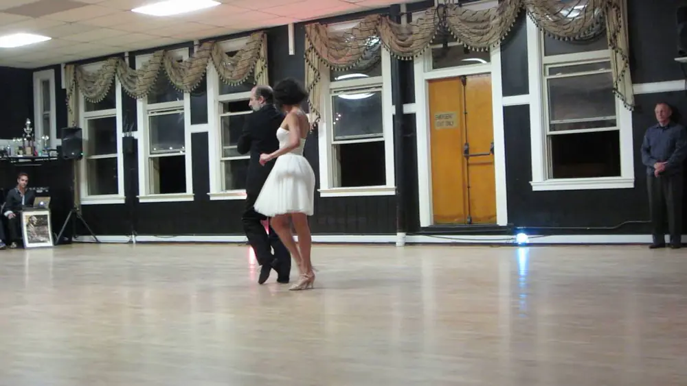 Video thumbnail for Nick Jones and Diana Cruz, "Guapo y Varón", 1/3