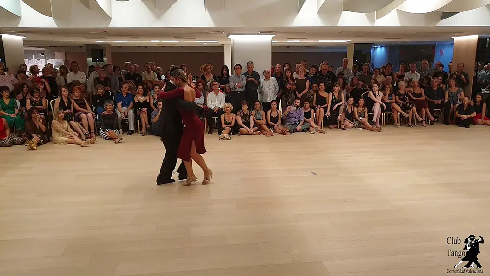 Video thumbnail for Stephanie Fesneau & Fausto Carpino  XVII Encuentro Internacional Tango Valencia 2019 3/3