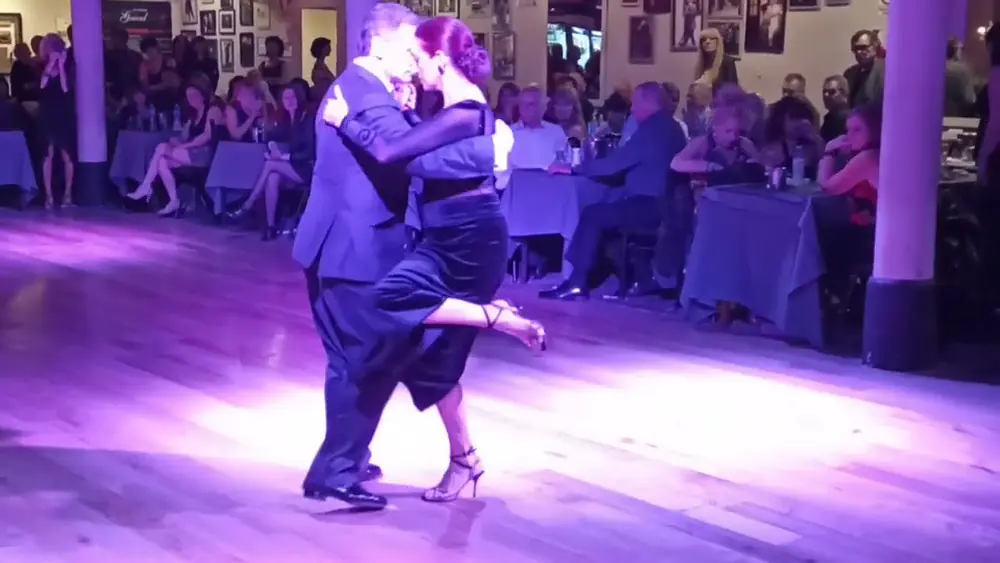 Video thumbnail for Juan Amaya y Valentina Garnier.  Yira Yira milonga 21 de Octubre 2022