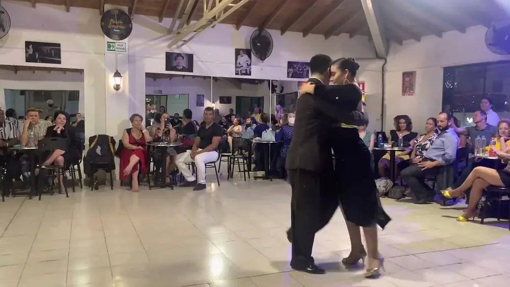 Video thumbnail for Vals : Mascarita                                Bailan: Edwin Espinosa y Alexa Yepes