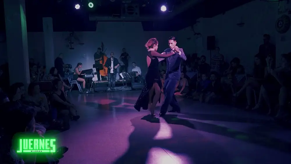 Video thumbnail for BRUNA ESTELLITA Y JULIAN SANCHEZ JUNTO A TANGO BARDO EN JUERNES MILONGA