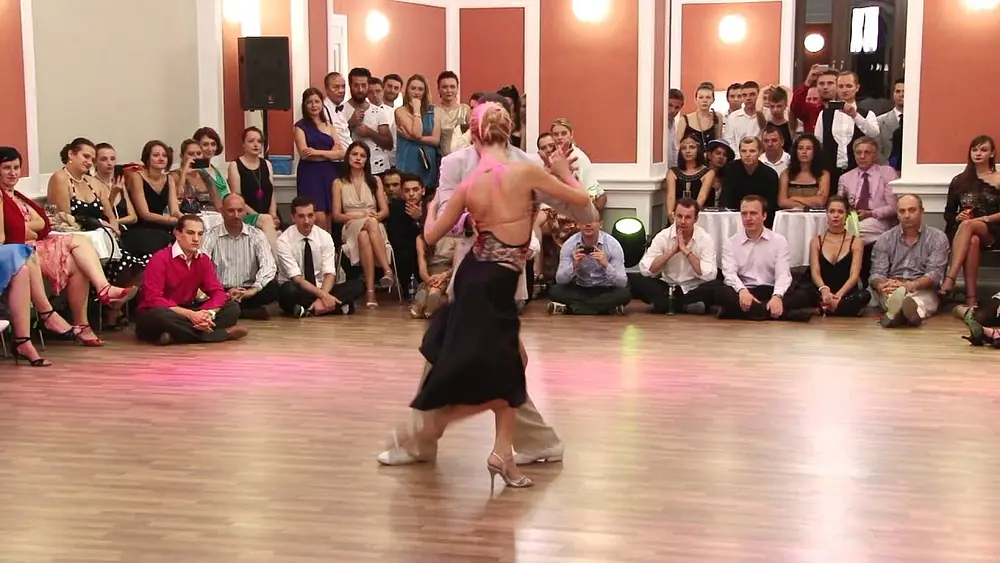 Video thumbnail for Gianpiero Galdi y Nadia Hronidu - Tango Cazino 2013 - 3/4