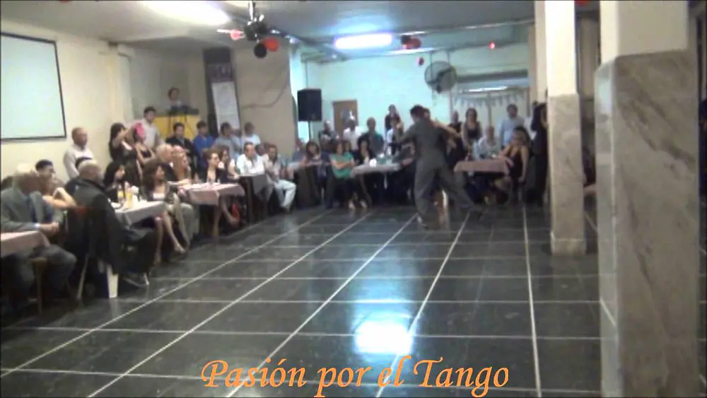 Video thumbnail for CLARISA ARAGON y JONATHAN SAAVEDRA Bailan MILONGA QUERIDA en FLOREAL MILONGA