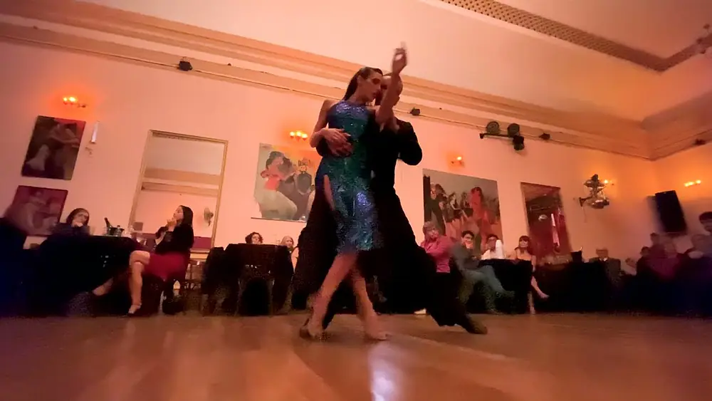 Video thumbnail for Virginia Vasconi & Juan Cupini - Yo no se que me han hecho tus ojos - El Cachivache Marisol Martinez