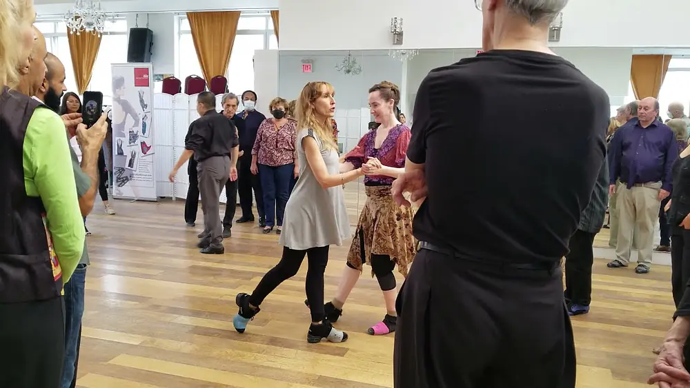 Video thumbnail for Argentine Tango class: Lorena Ermocida - La Practica