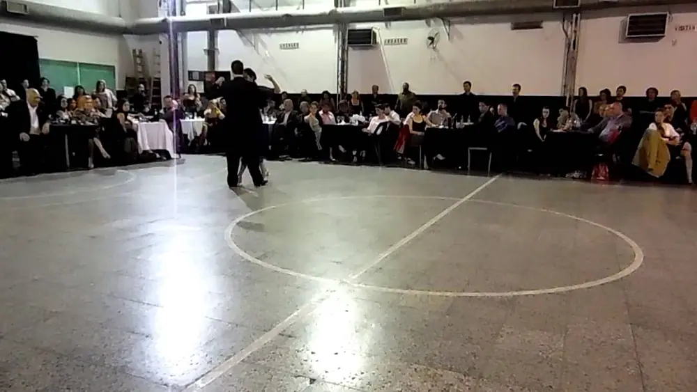 Video thumbnail for Vanesa Villalba & Facundo Piñero en Milonga Malena Sunderland Club 2/4