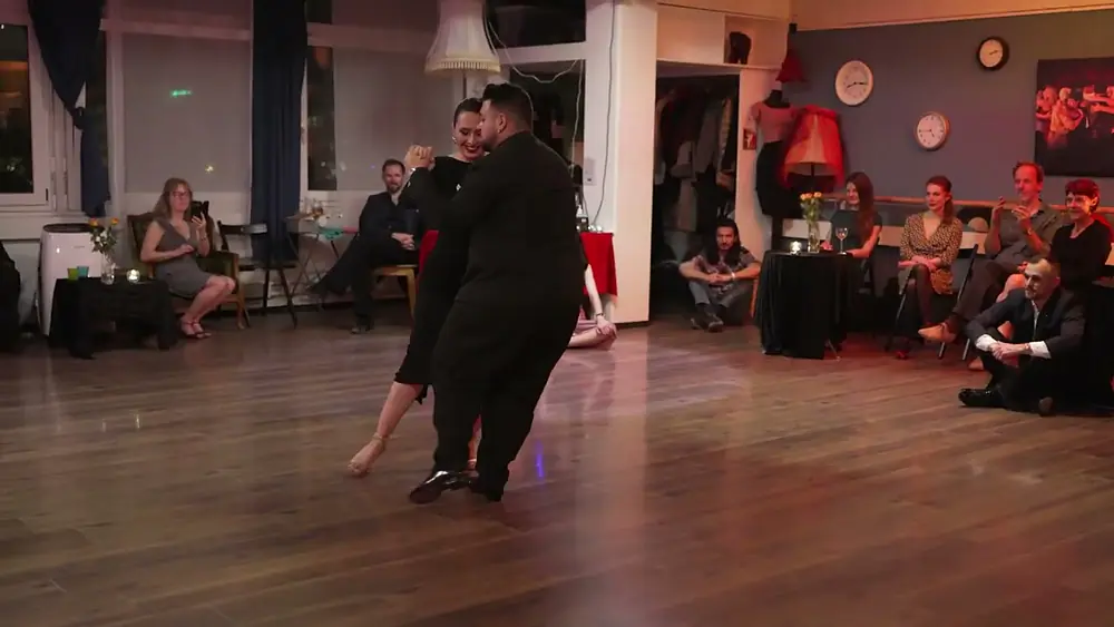 Video thumbnail for Cynthia Palacios & Sebastian Bolivar dance Juan d'Arienzo's De Antano