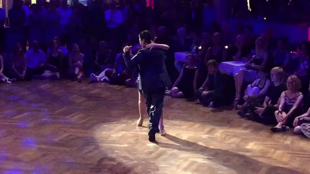 Video thumbnail for Carlitos Espinoza y Noelia Hurtado bailan "Esclaves blancas" un Tango de Juan d'Arienzo