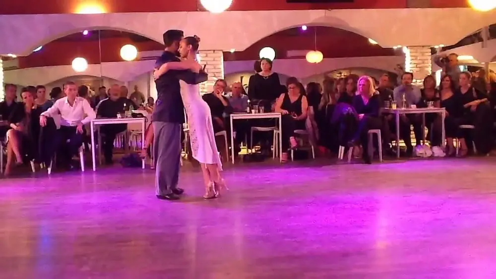 Video thumbnail for Jose Fernandez y Martina Waldman  Como puedes vivir sin mi (Luciano Pereyra)