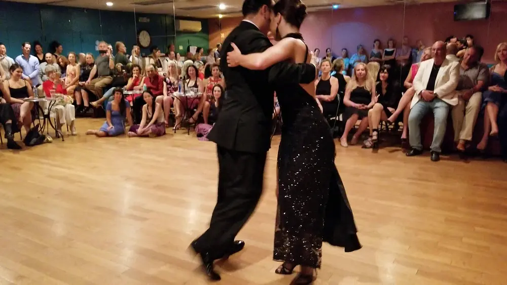 Video thumbnail for Argentine tango: Andrés Bravo & Sarita Apel - Mi Novia De Ayer