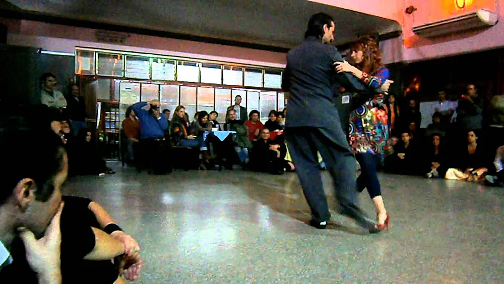 Video thumbnail for DAMIÁN ESELL Y NANCY LOUZÁN en El Motivo (3)