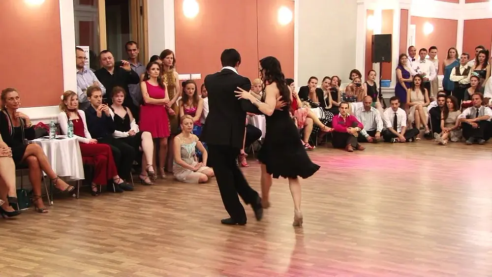 Video thumbnail for Dominic Bridge y Marianella Michaud - Tango Cazino 2013 - 4