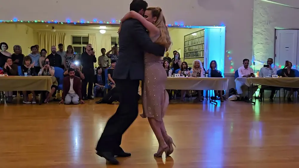 Video thumbnail for Maxi Copello and Karu Terenzio at La Reina milonga (2 of 3)